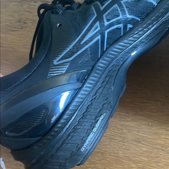 Black ASICS - Picture 6 of 6